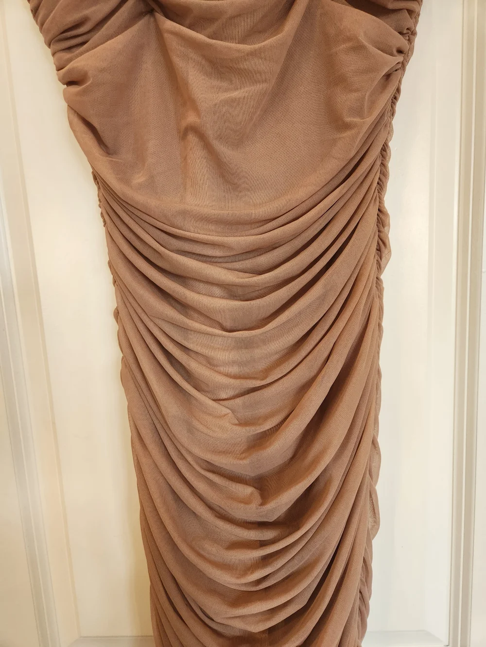 Aritzia Babaton Fabian Luxor Ruched Bodycon Dress Tan/Clay Mask Size 6 Mesh - Picture 5 of 12